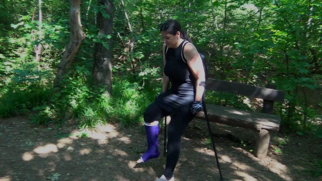 Timmi 2405-2 SLC - I rest so you can look at my cast - 11 min