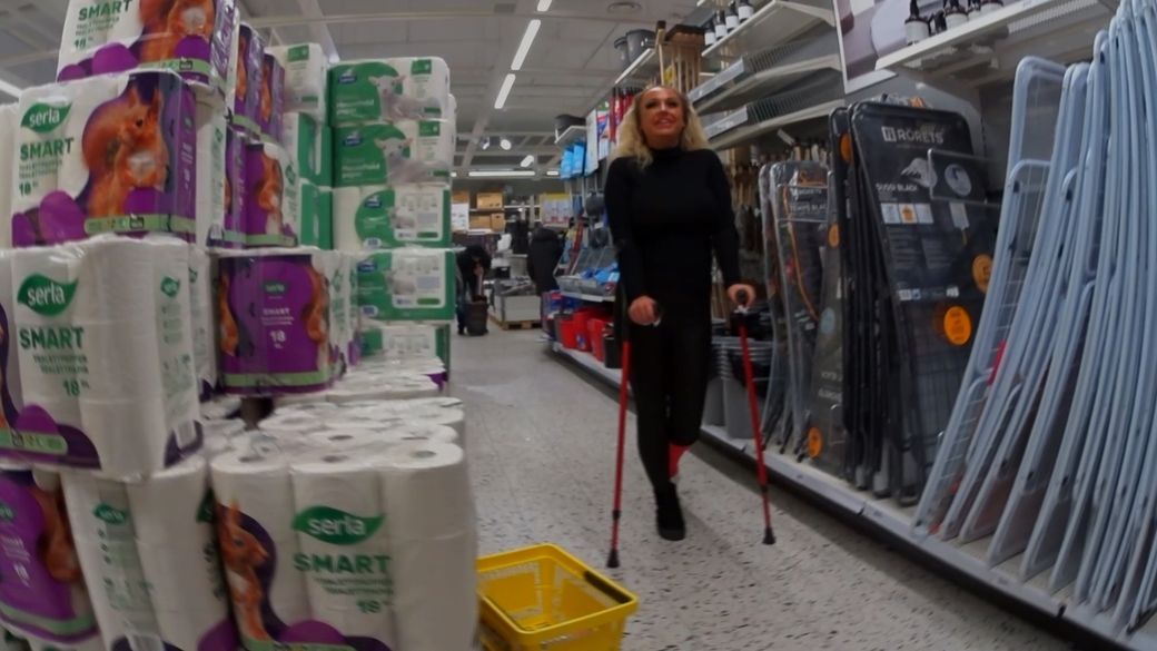Polki 2 SLC - I know it´s wet on the floor but I have no problem to crutch in that - 11 min