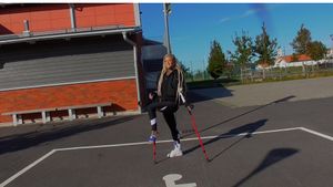 Pixi 5 Medical Bandage - After my toe surgery I think i become a pro on my crutches - 11 min