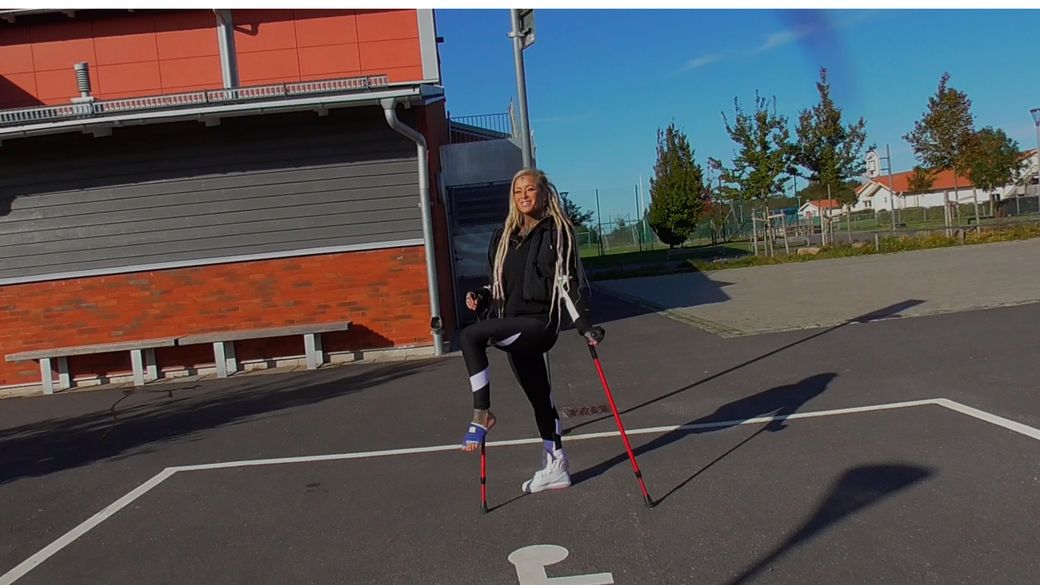 Pixi 5 Medical Bandage - After my toe surgery I think i become a pro on my crutches - 11 min