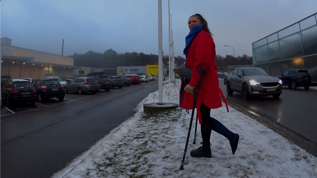 Isabella 37 SLC - Snow and cast is no fun so i crutch to the shop - 12 min