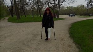 Norina 2304-4 CLC - I can&#x27;t put on a sock by myself- 13 min