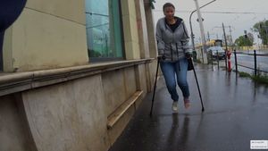 Lucy 2210-3 SLC - Crutching on the streets in a rainy Budapest - 13 min