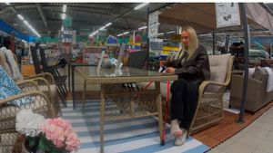 Rosa 9 Sprain - I´m hurt but i need to visit this store - 10 min