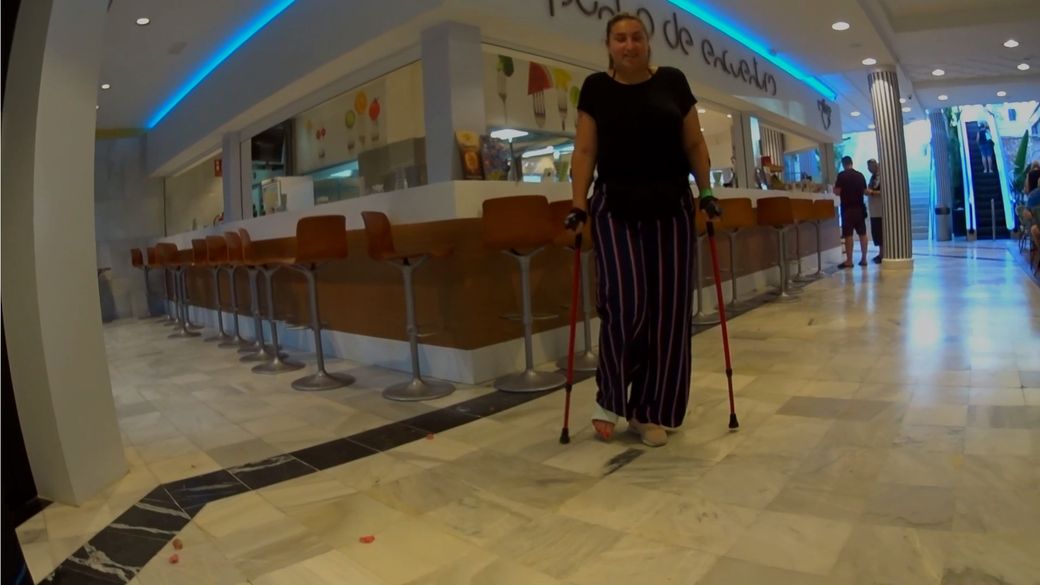 Penelope 9-5 Term SLC - Why do they have stairs down to the mall? - 10 min