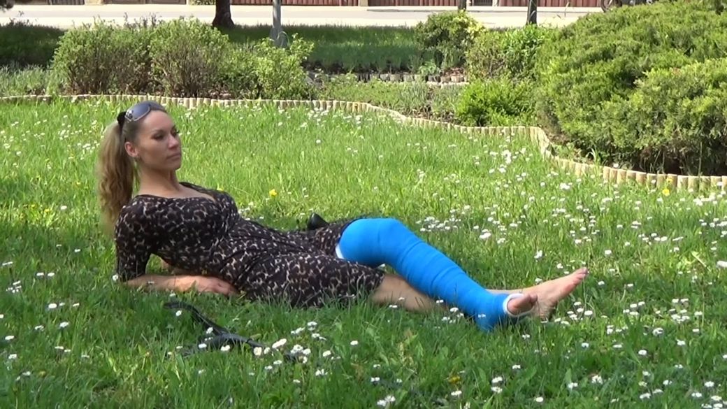 Christa 1804-4 LLC - I chose the wrong way with my LLC and my high heel - 9 min