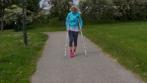 Sarah 4-12 Sock Sprain - I will try this crutches today - 14 min