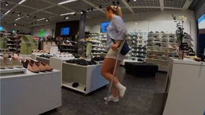 Melinda 186 Sprain - Oh look! Another shoe store! - 10 min