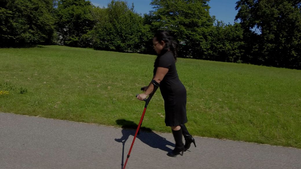Tila 2506-1 Boot Sprain - Out on a lunch break with her high heel boots and crutches - 10 min