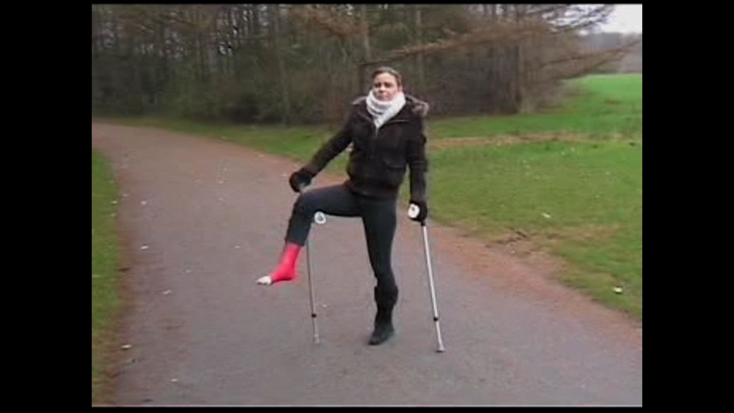 Sarah 3 SLC - I broke my ankle and get a red SLC -6 min