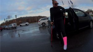 Polki 6 SLC - Crutching through the narrow aisles in the store - 7 min