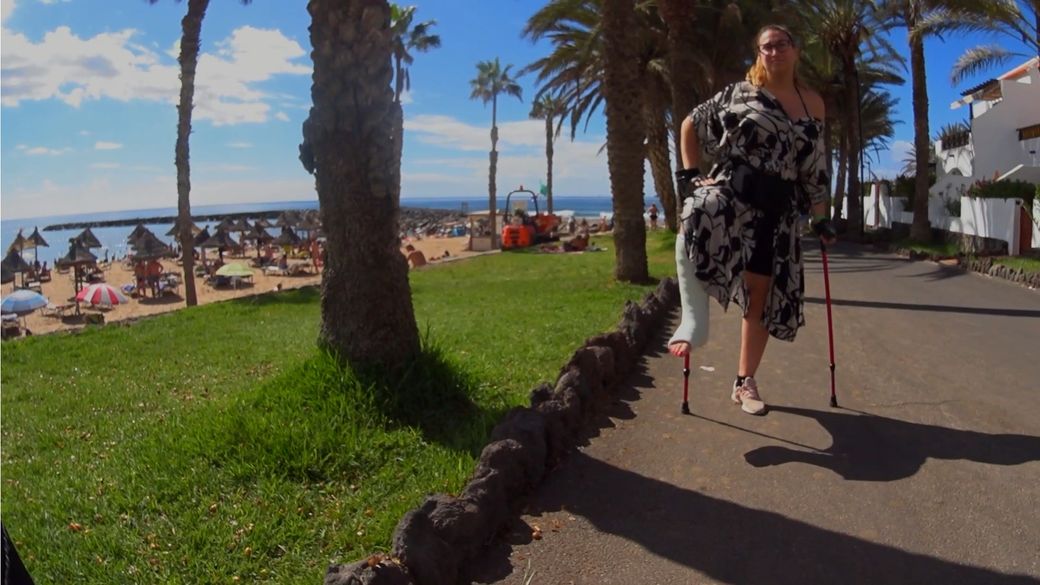 Penelope 9-3 Term SLC - I love to crutch around here in Spain - 10 min