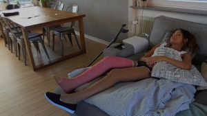 Elina 2303-2 Custom LLC - He attacked my broken leg - 16 min