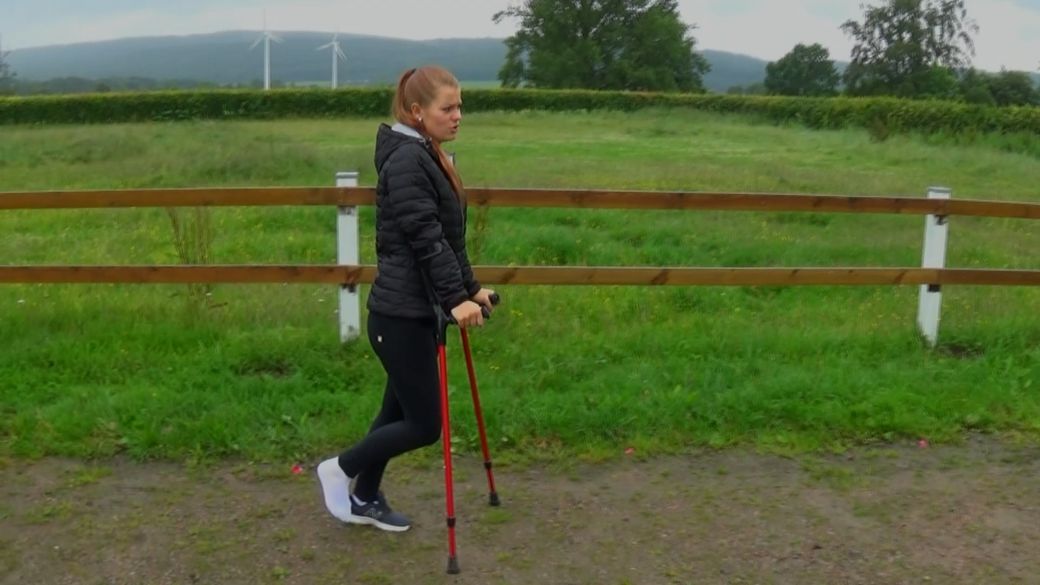Ice 1707-1 Sock Sprain - It&#x27;s hard to crutch on the wet path - 10 min