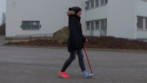 Rose 1804-9 Sock Sprain - I think i can walk with just one crutch today - 6 min