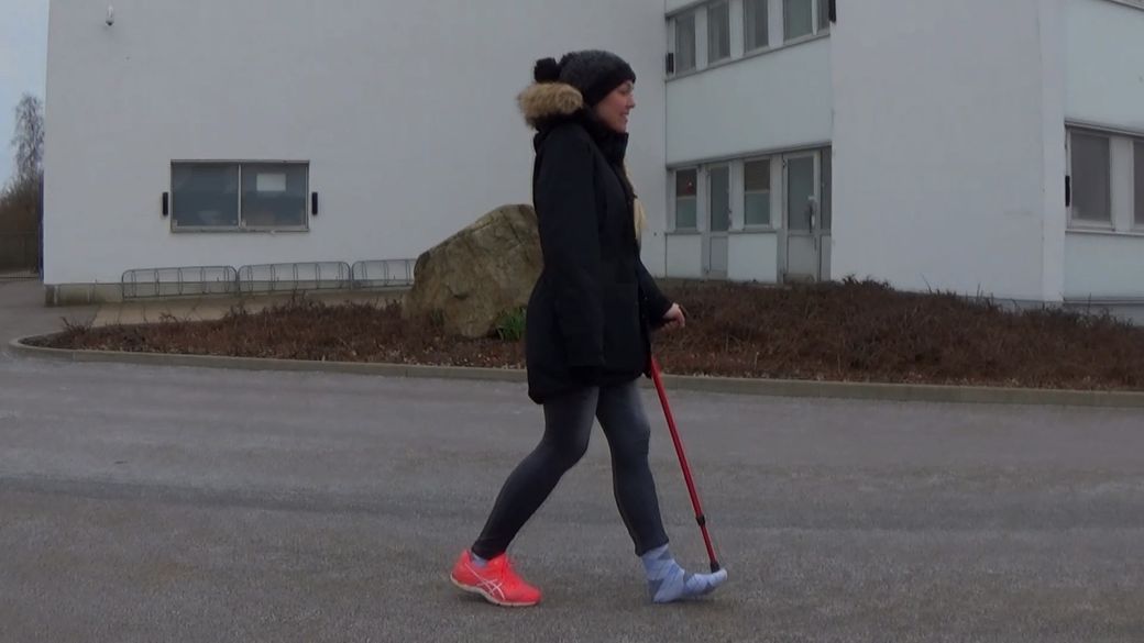 Rose 1804-9 Sock Sprain - I think i can walk with just one crutch today - 6 min