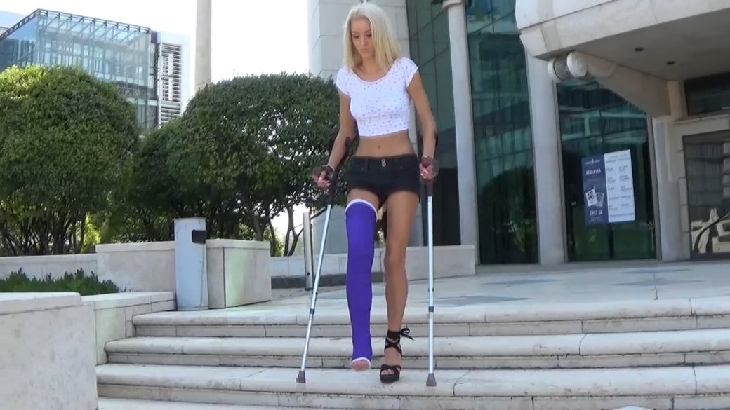 Britney 1708-5 LLC - I like this park in Budapest - 20 min