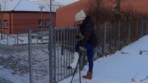 Casandra 1-2 SLWC - Walking in the snow - 20 min
