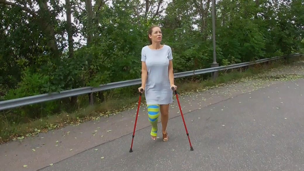 Melinda 171 LLC - Why do i have to walk on that uneven way? - 10 min