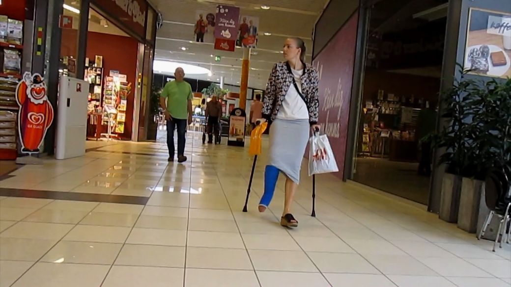 Tiiger 59 LLC - Shopping in the mall - 6 min