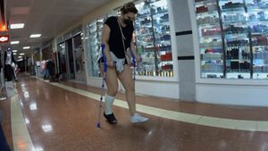 Penelope 8-14 Term SLC - Now i can start put some weight on my cast - 11 min