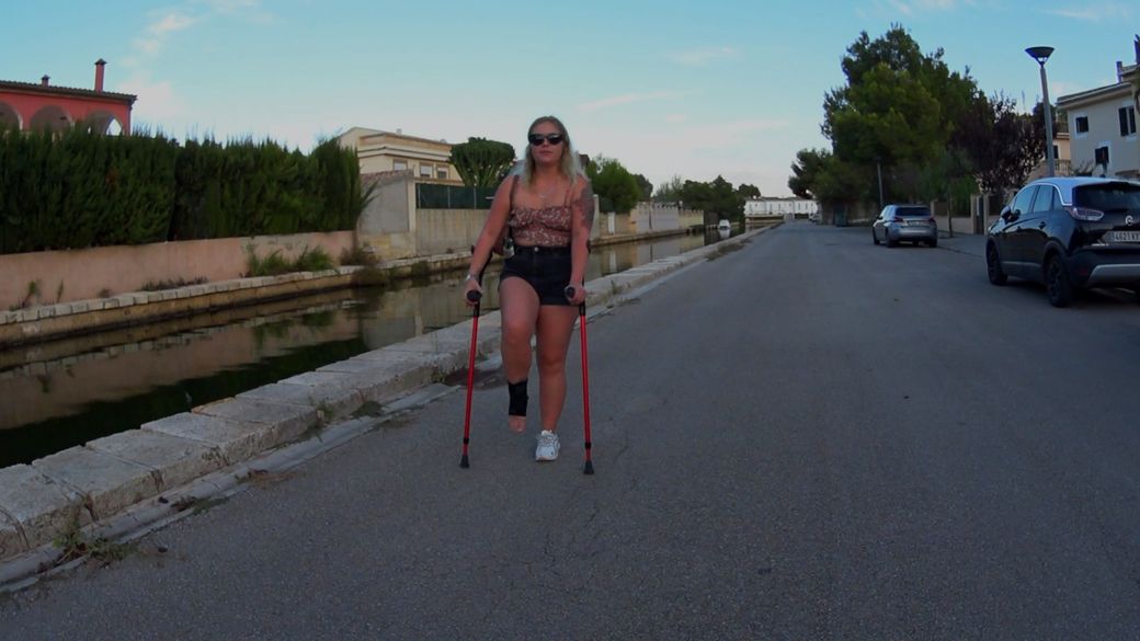 Nathalia 2210-6 Mallorca Sprain - I dont let this ankle ruin my vaccation -10 min