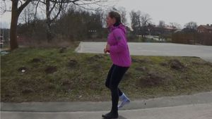 Sanne 1604-6 Sock Sprain - No crutches = hopping on one leg! - 9 min
