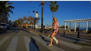 Alva 3-19 Term SLC - Visiting some souvenir shops - 17 min