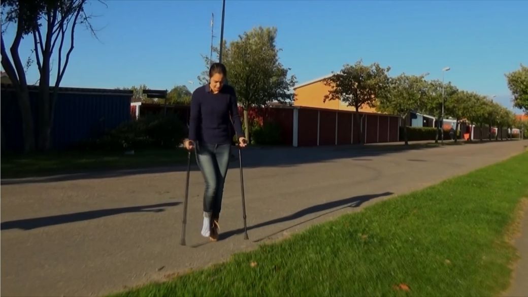 Elisabeth 1609-1 Sock Sprain - The sun shines so i try to be happy even if i´m hurt - 17 min