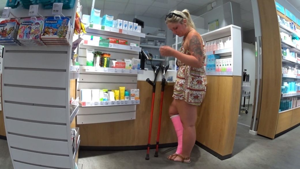 Nathalia 42 SLC - Visiting the drugstore with a SLC - 7 min