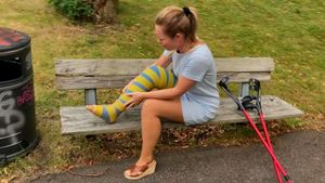 Melinda 2107 Custom LLC - I hit my casted leg twice - 14 min
