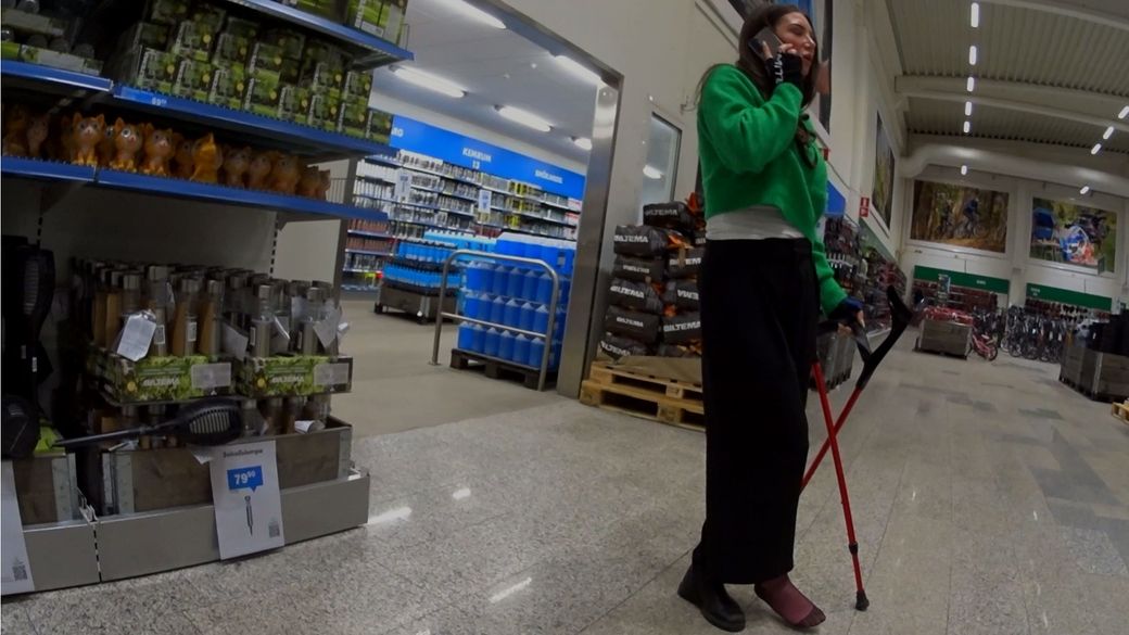 Isabella 39 Sprain - Do you like my pink bandage? - 16 min