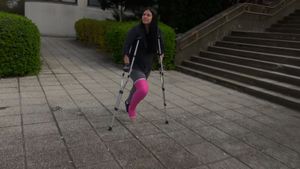 Timmi 2304-5 LLC - Doctor say that mu leg is healing fine - 13 min