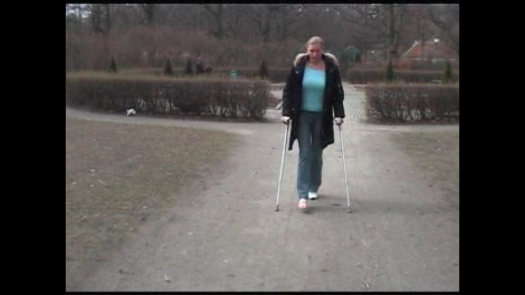 Jaqueline 1 Crutches - Real Injury - 4 min