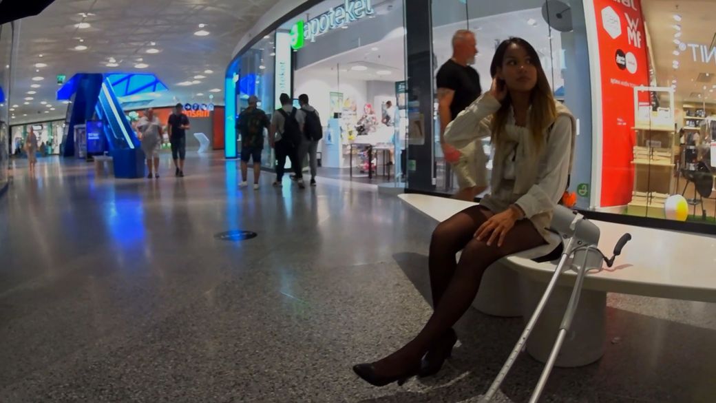 Elina 2306-1 Custom Crutch Sprain - Sprained foot and broken finger - 10 min