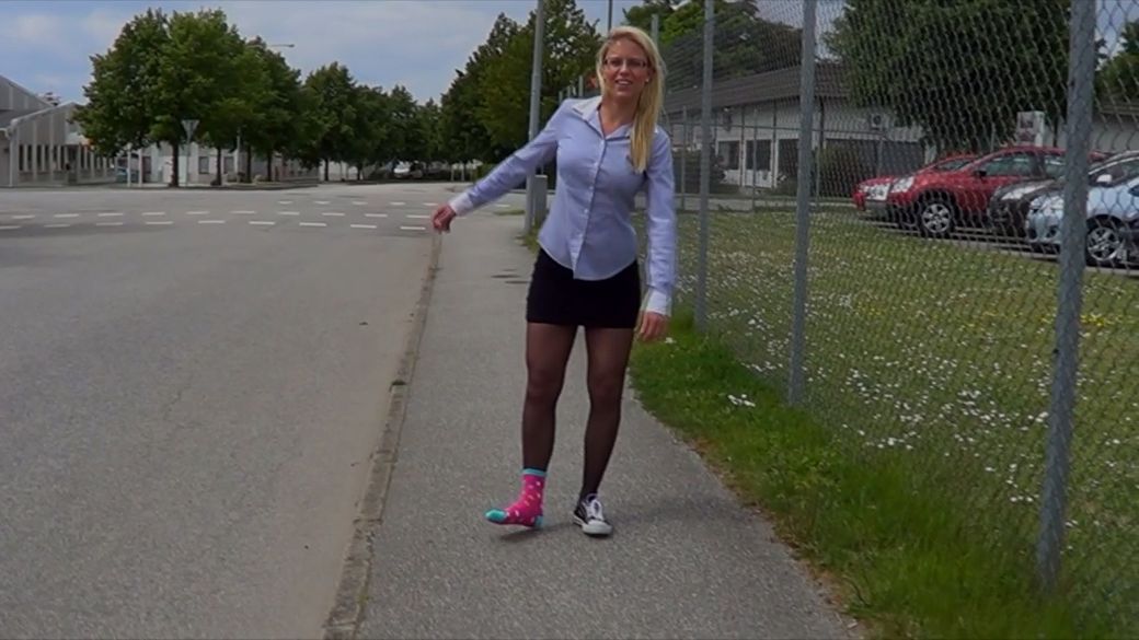 Sarah 4-11 Sock Sprain - I sprained my foot on my way from home - 10 min