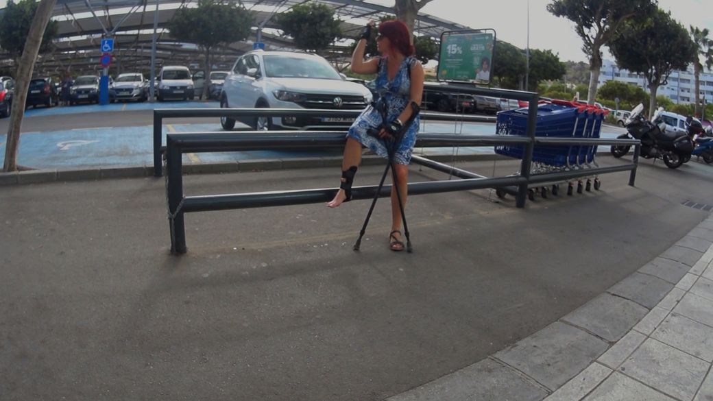 Norina 2310-3 Aircast Spain - Do I look like a tourist on crutches? - 10 min