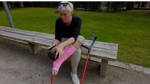 Vivi 2 SLC - I try to walk with my cast shoe but my foot hurts alot - 10 min