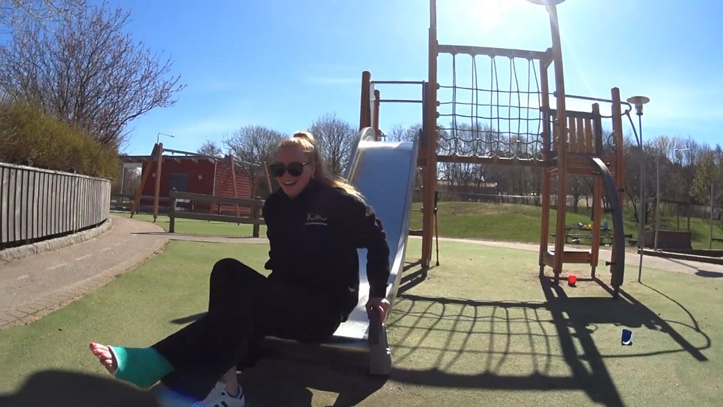 Castelina 5 SLC - I want to show my cast and crutches today - 11 min