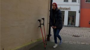 Sunshine 1703-4 Sock Sprain - On my way home through the city - 10 min