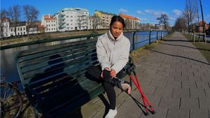 Elina 18 Aircast Sprain - It is a bit windy so i put on a black sock -9 min