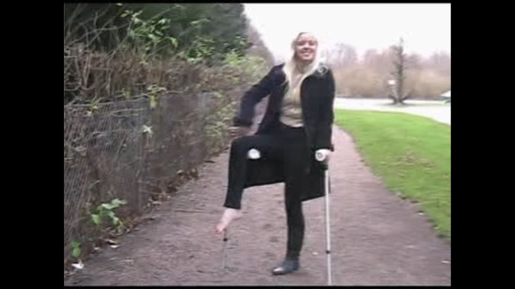 Inda 6 Sprain - I put a crutch under my knee and wiggling my toes for you - 3 min