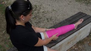 Timmi 2309-5 CLC - Why are you filming my bare foot? - 10 min