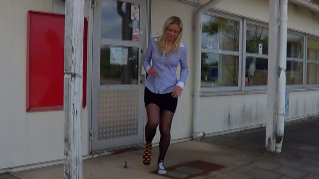 Sarah 4-8 Sock Sprain - Hopping home from work - 8 min 