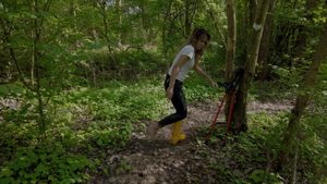 Elina 2505-2 Custom Boot Sprain - My hurt foot is bare in the boot - 10 min