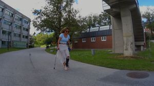 Soma 1 SLC - I think it was easy to use crutches but it´s not! - 11 min