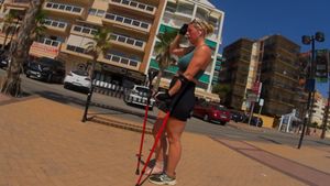 Kicki 28 Bandage - It so hot today - 8 min