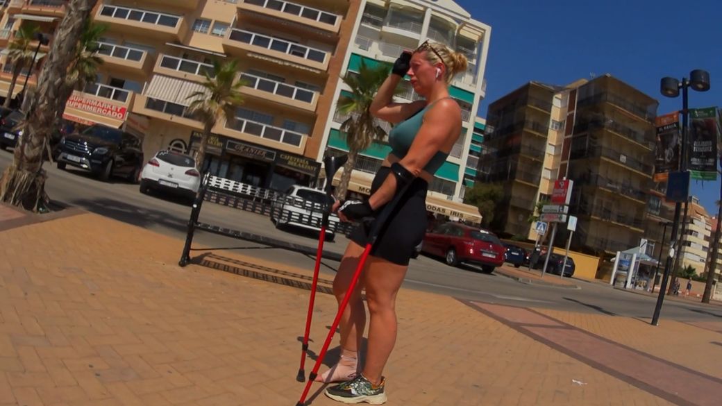 Kicki 28 Bandage - It so hot today - 8 min