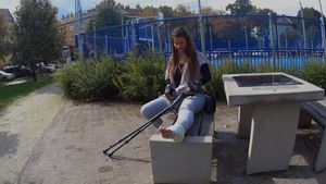 Lucy 2209-6 SLC - I show up as your guide even if I use crutches - 10 min
