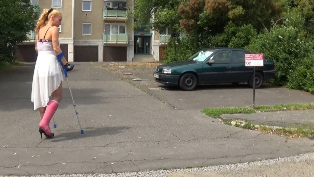 Christa 1705-5 SLC - Crutching On The Sidewalk - 4 min